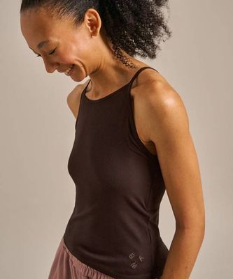 Weste mit hohem Kragen und versteckter Stütze