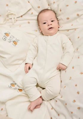 Newborn starter kit made from pure organic cotton