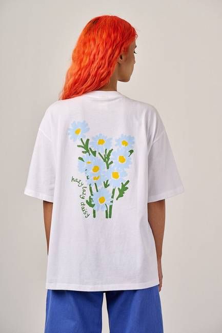 Benny - Oversized Cotton T-Shirt in White Hazy Lazy Daisy Print