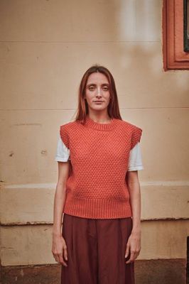 MAIA Sleeveless Sweater in Merino Wool - Coral