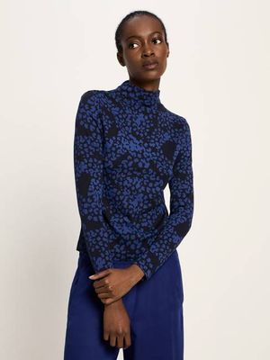 Shirt with stand-up collar