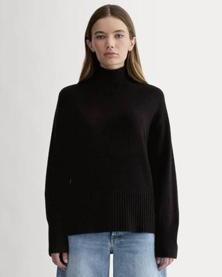 The Boxy Turtleneck in Cashmere | Black