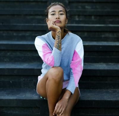 Sweatshirt - AMY - gemaakt van 4 verschillende gerecyclede stoffen - wit, donker roze, grijs