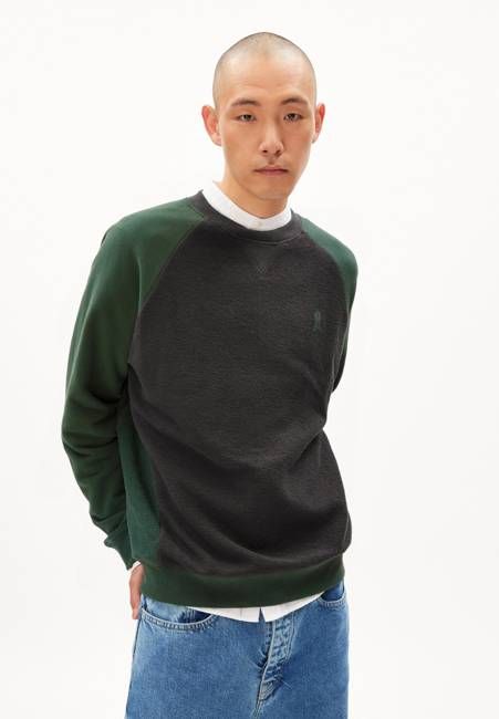 NIKOLAAR| graphite-boreal green