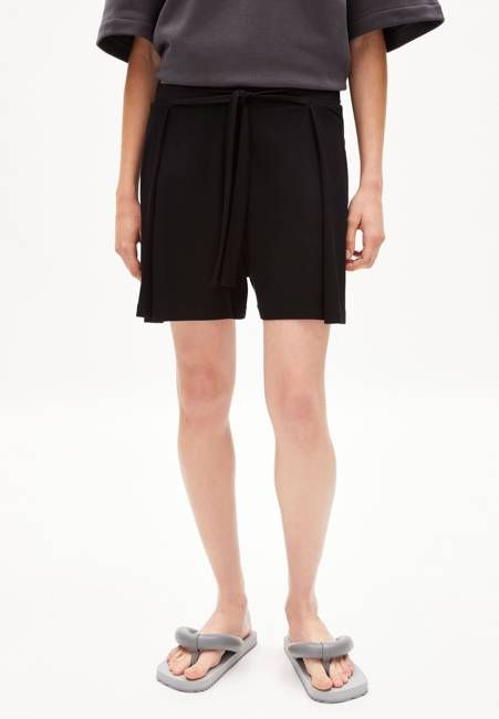 KAARO LI| black