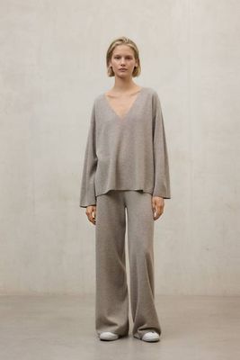 BEIGE BEGONIA SWEATER