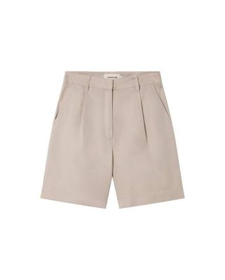 Beigefarbene Lia Bermudashorts aus Hanf mit Falten