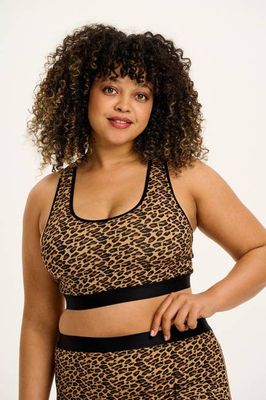 Iona - Crop-Top aus Baumwolle und Bambus mit Racerback und Leopardenmuster